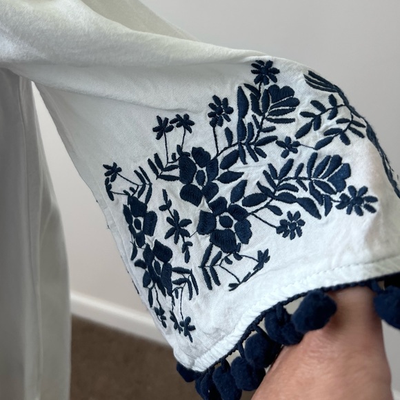 Show Me Your Mumu Boho Presley Embroidered Tunic White with Blue Flower Sz S - Picture 8 of 10